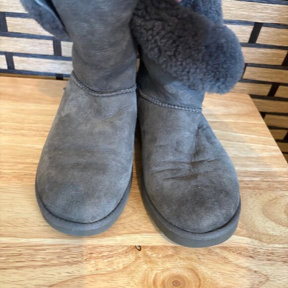 Ugg‎ Bailey Button Gray Boots - Picture 3 of 7
